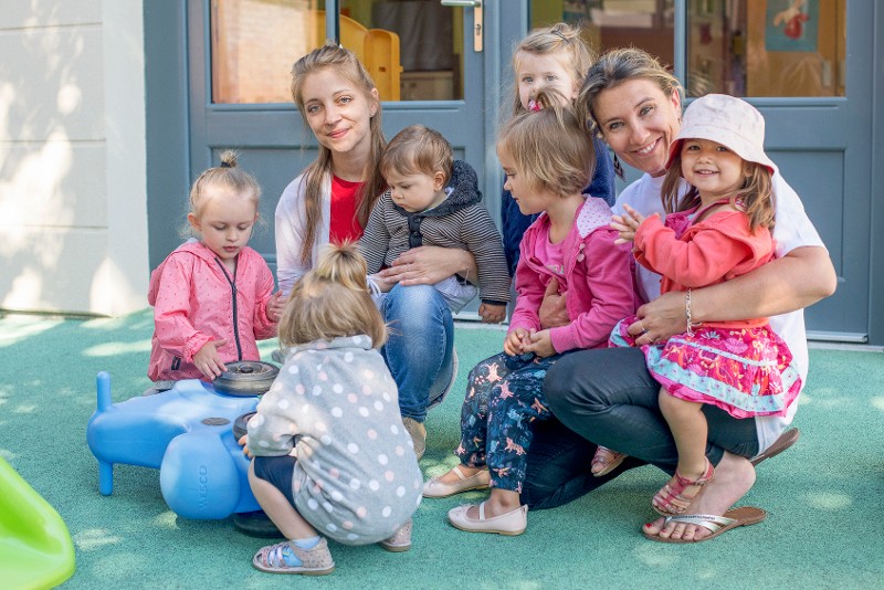 Photo crèche enfants et animateurs