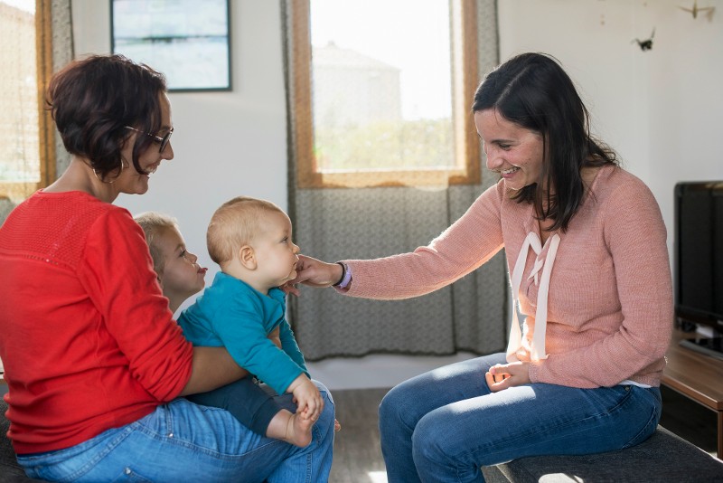 Technicien d'Intervention Sociale et Familiale ADMR avec enfants